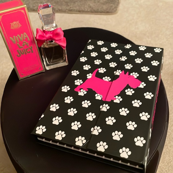 Juicy Couture Accessories - Juicy Couture 2 item bundle NWT  Stationary book and Viva La Juicy